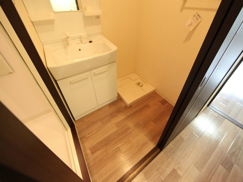 ＴＯＹＯＯＫＡ　ＡＰＡＲＴＭＥＮＴ（トヨオカアパートメント） 脱衣所　独立洗面台（シャンプードレッサー）洗濯機用意できます