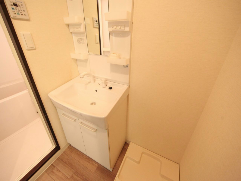 ＴＯＹＯＯＫＡ　ＡＰＡＲＴＭＥＮＴ（トヨオカアパートメント） 脱衣所　独立洗面台（シャンプードレッサー）洗濯機用意できます