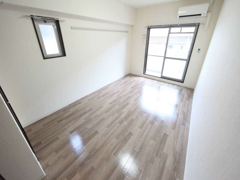 ＴＯＹＯＯＫＡ　ＡＰＡＲＴＭＥＮＴ（トヨオカアパートメント） 洋室9.3帖　クローゼット（収納充実してます）