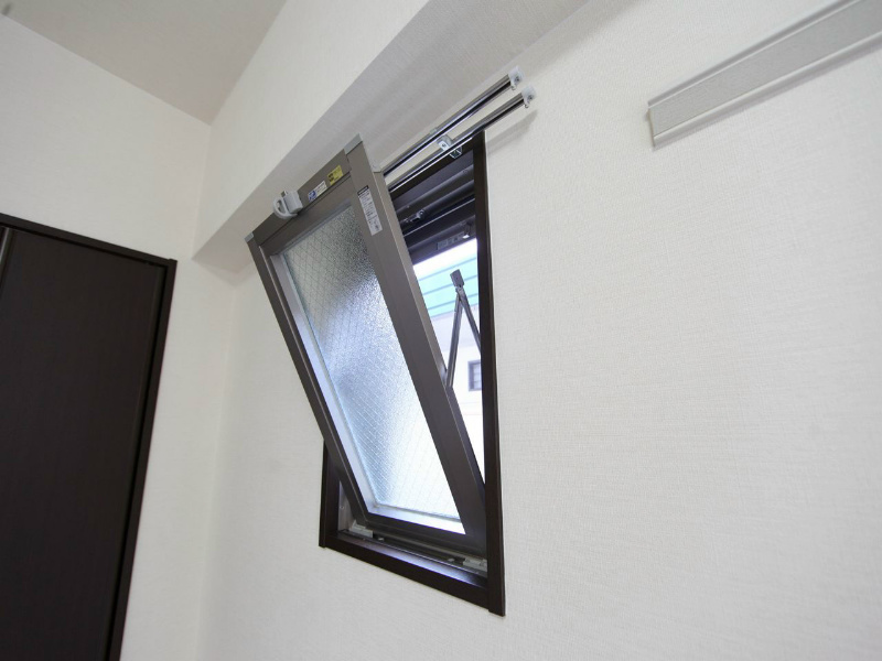 ＴＯＹＯＯＫＡ　ＡＰＡＲＴＭＥＮＴ（トヨオカアパートメント） 角部屋　窓付（換気良好）