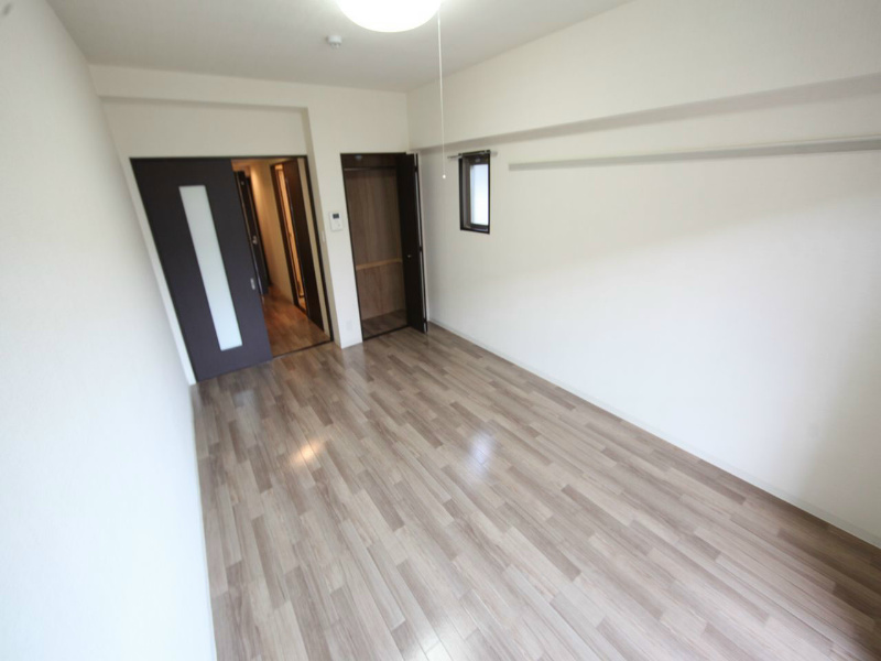 ＴＯＹＯＯＫＡ　ＡＰＡＲＴＭＥＮＴ（トヨオカアパートメント） 洋室9.3帖　クローゼット（収納充実してます）