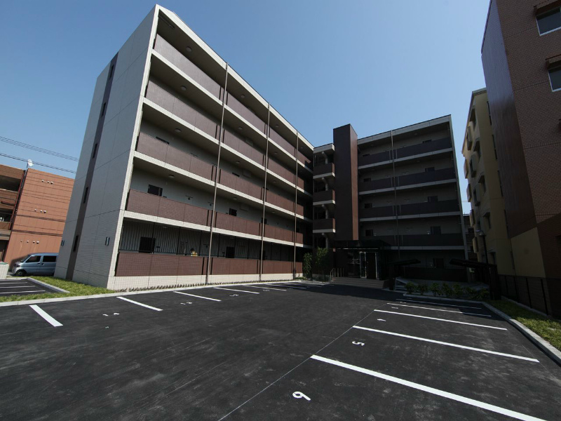 ＫＩＲＡＫＵマンション（キラクマンション） 敷地内平面駐車場あり