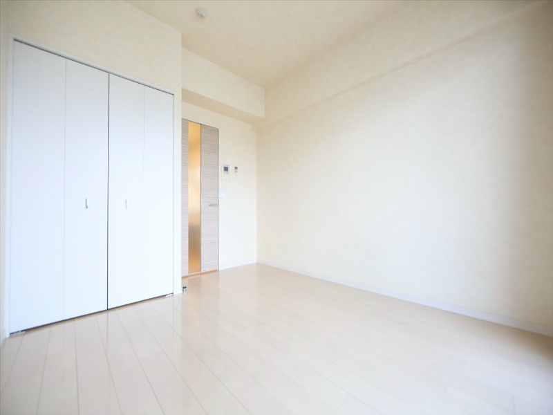 ラヴィアンローズ 洋室6.8帖　クローゼット（収納充実してます）