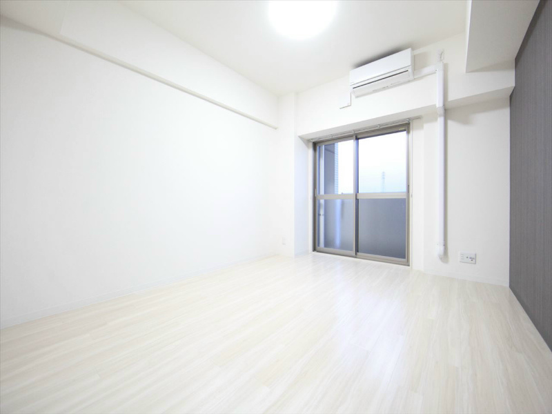 エスフィオーレ 洋室10.6帖　ウォークインクローゼット（収納充実してます）