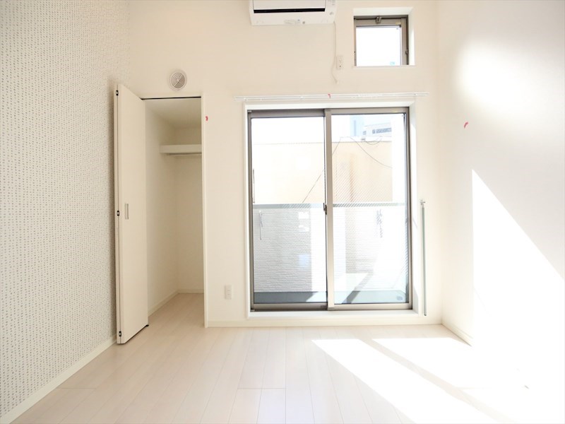 Ｌｏｆｔ9金山 洋室6.4帖　ロフト5.7帖（収納にも寝室にも使えます）