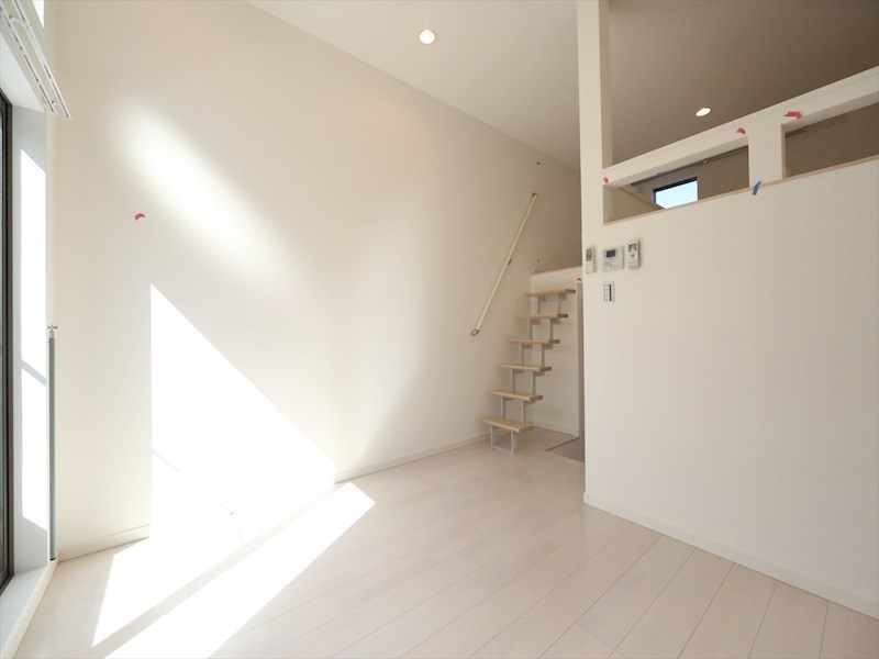 Ｌｏｆｔ9金山 洋室6.4帖　ロフト5.7帖（収納にも寝室にも使えます）