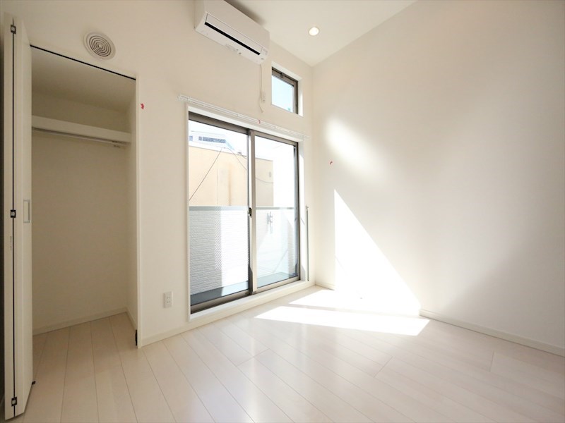 Ｌｏｆｔ9金山 洋室6.4帖　ロフト5.7帖（収納にも寝室にも使えます）