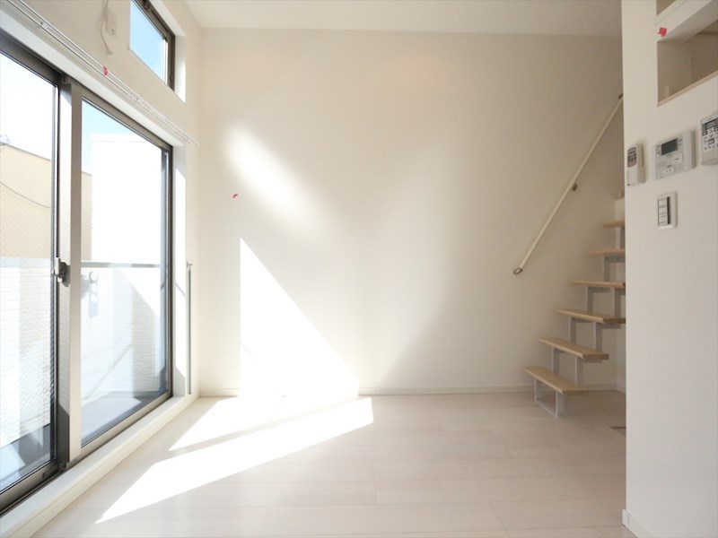 Ｌｏｆｔ9金山 洋室6.4帖　ロフト5.7帖（収納にも寝室にも使えます）