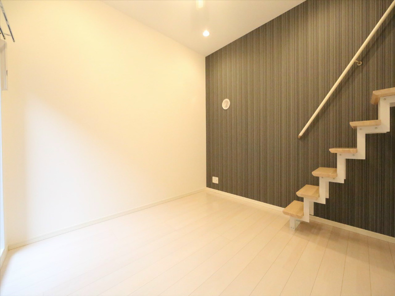 イデアーレ尼ケ坂 洋室6帖　上階ロフト5.4帖（収納でもお部屋でも使えます）