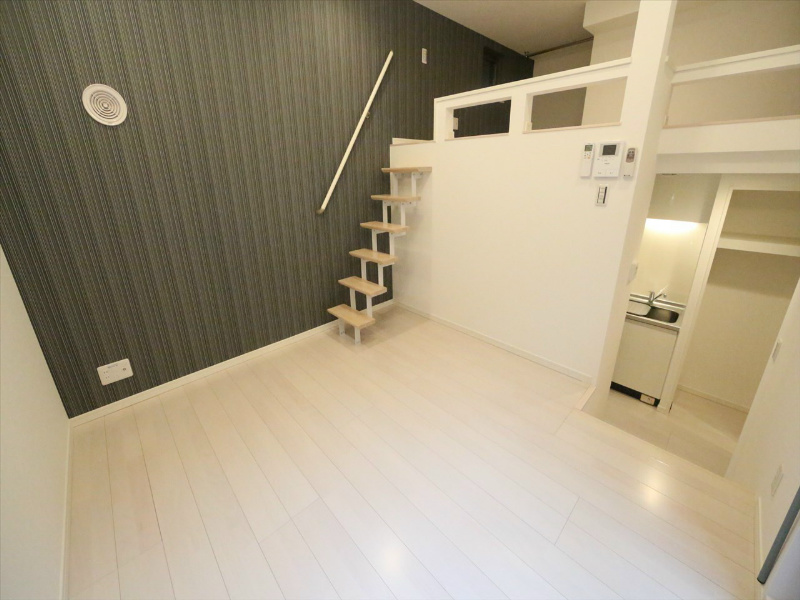 イデアーレ尼ケ坂 洋室6帖　上階ロフト5.4帖（収納でもお部屋でも使えます）