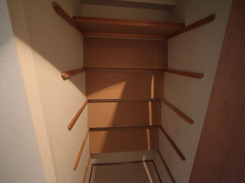 ルトゥール 廊下にある収納（収納充実してます）