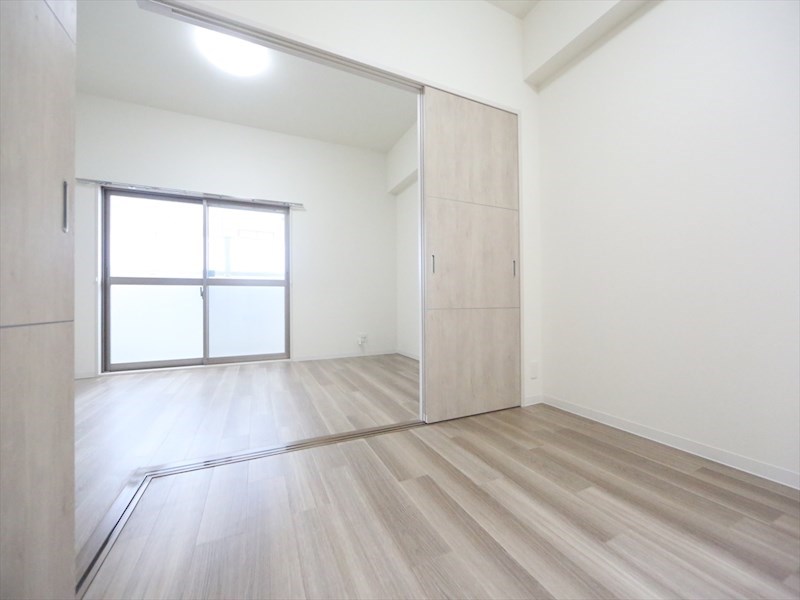 グラディアン大曽根 ＬＤＫ12.2帖　洋室5帖　つなげても仕切っても使えます