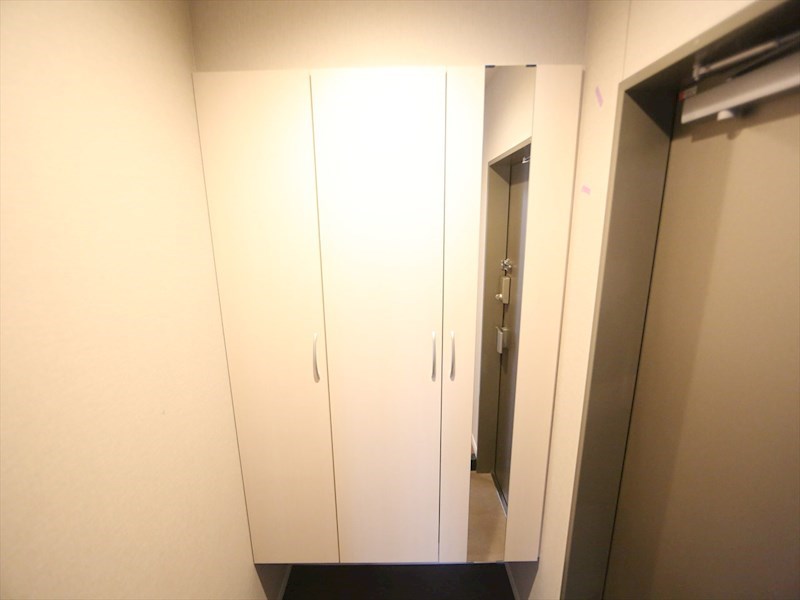 ＲＥＳＩＤＥＮＣＥ　ＴＡＣＨＩＢＡＮＡ 玄関　姿見鏡付き　シューズボックス付（収納充実してます）