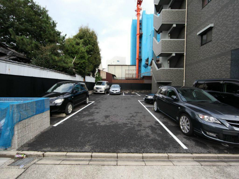 太閤通マンション 敷地内平面駐車場