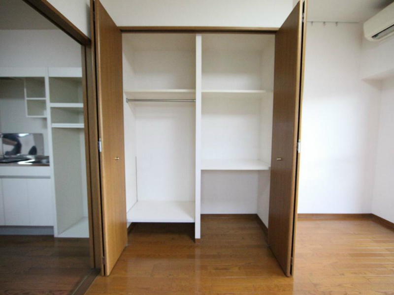 太閤通マンション 洋室収納（クローゼット・物入どちらも付いて充実してます）