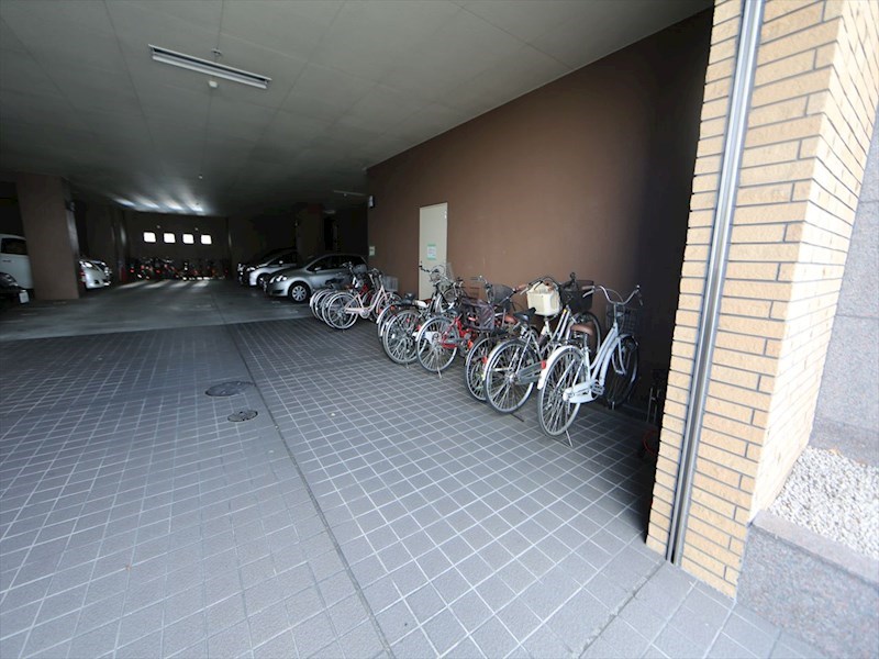 こうしょう庵 屋内屋根付き駐輪場