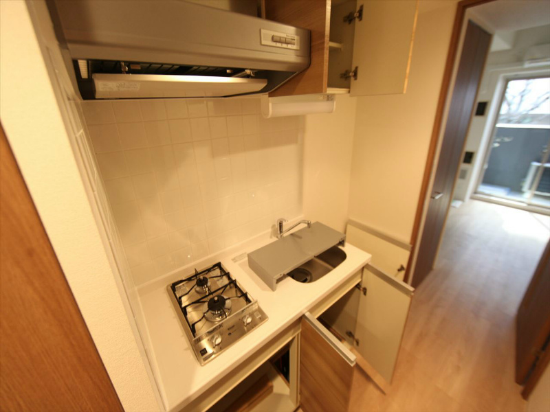 プレサンス丸の内城雅 システムキッチン（ガス2口）冷蔵庫・レンジ等ご用意できます