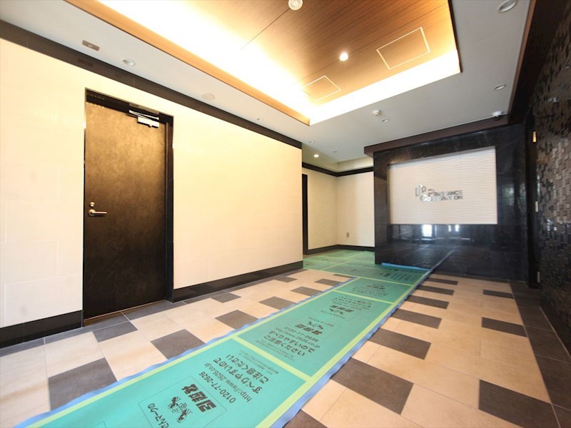 プレサンス桜通ザ・タイムズ エントランス　オートロック　宅配ＢＯＸ　防犯カメラ
