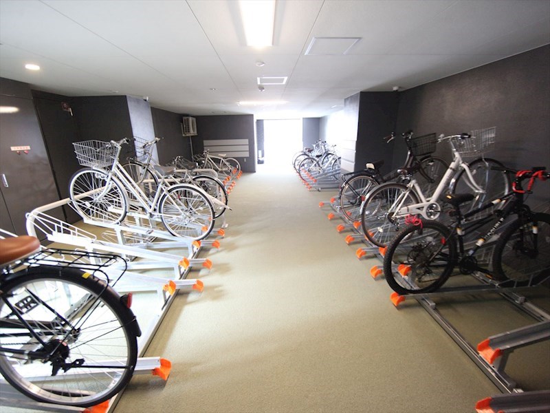 プレサンス桜通ザ・タイムズ 屋根付き駐輪場
