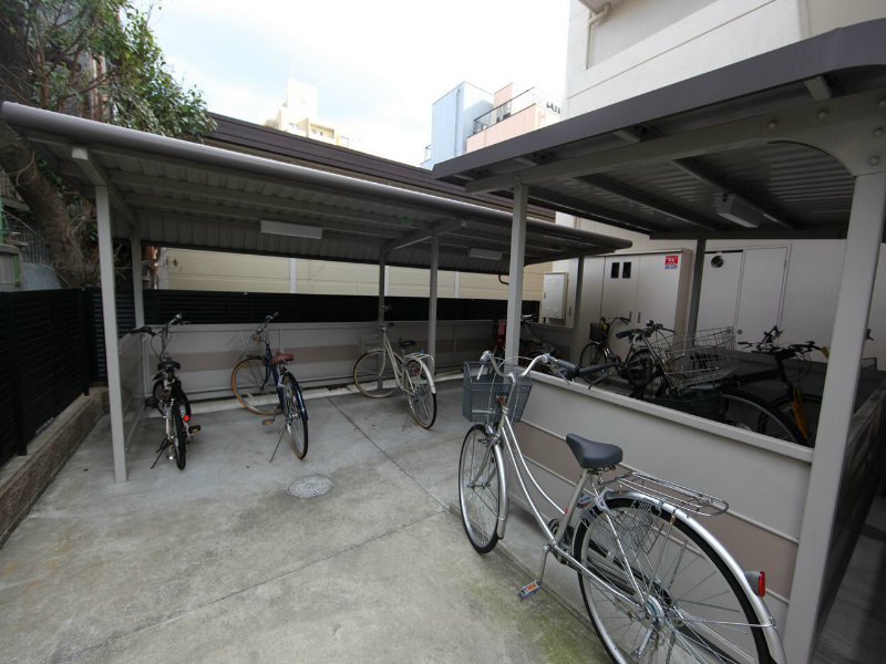 エルミタージュ名駅西 屋根付き駐輪場