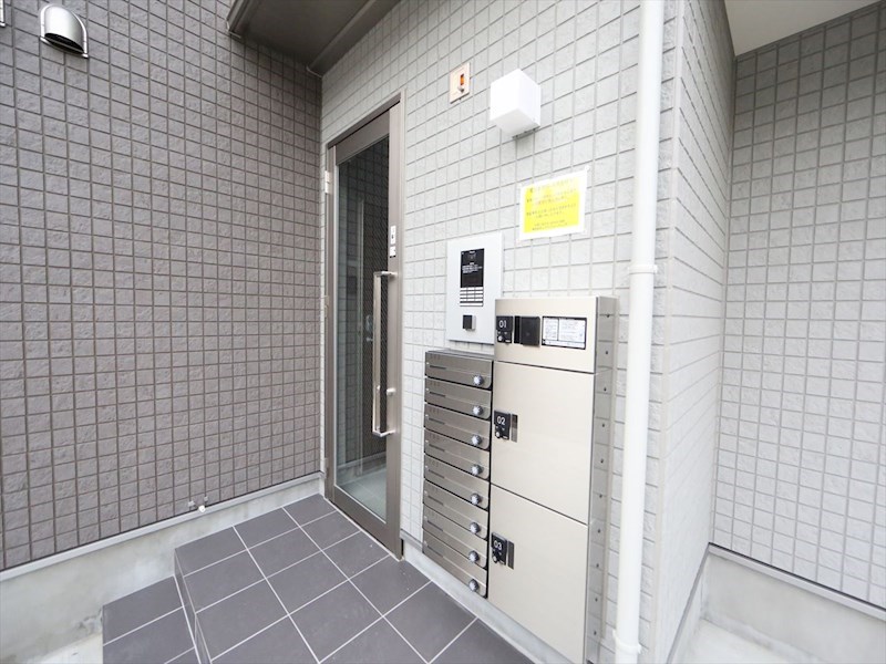 ハーモニーテラス高須賀町 エントランス　オートロック付　宅配ＢＯＸ有り