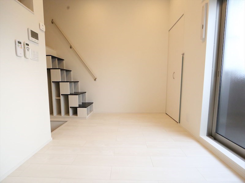 ハーモニーテラス高須賀町 洋室6帖　ロフト6.1帖（収納にも寝室にも使えます）