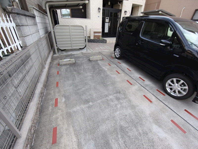 ラポール筒井 敷地内平面駐車場