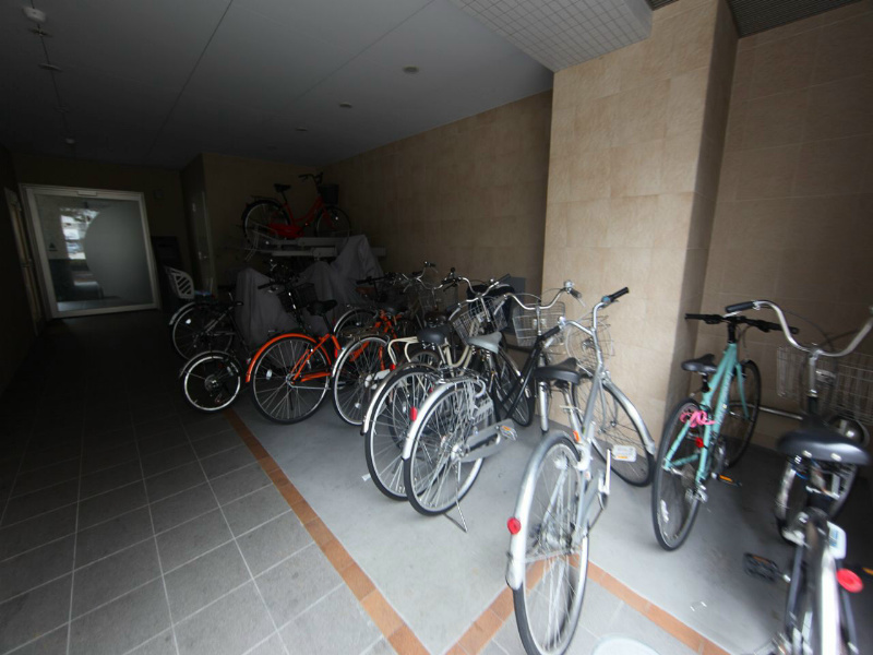 キャトルセゾン代官町 屋根付駐輪場