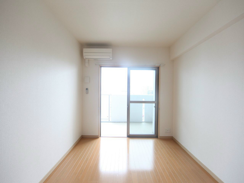 キャトルセゾン代官町 洋室6.2帖　クローゼット付（収納充実してます）