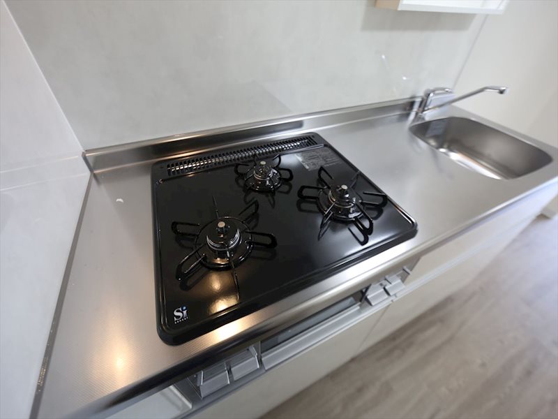 プレスティ則武 システムキッチン　3口ガスコンロ　グリル付
