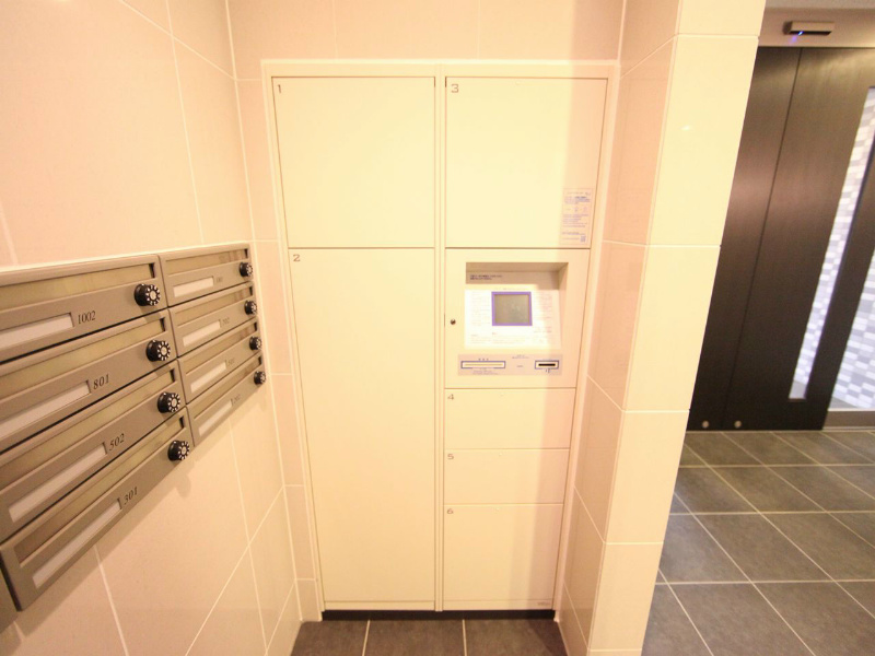 プレミアマルシェ白壁 宅配ＢＯＸ　不在時に荷物を受け取ることができます