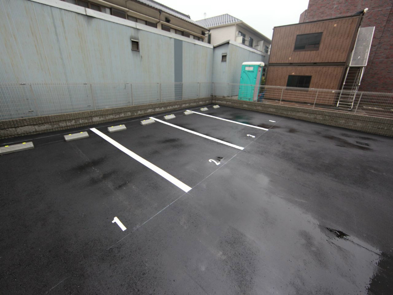 プレミアマルシェ白壁 敷地内平面駐車場