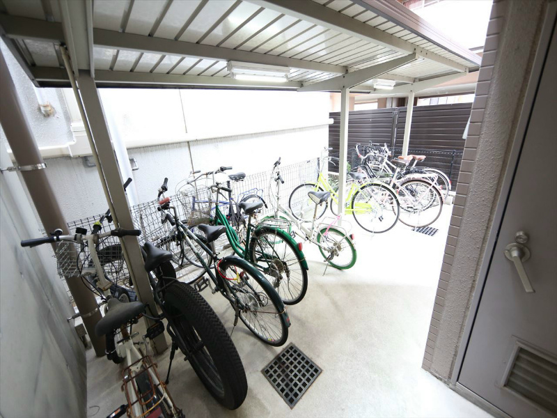 レジデンスＭＴＹ 屋根付き駐輪場あり