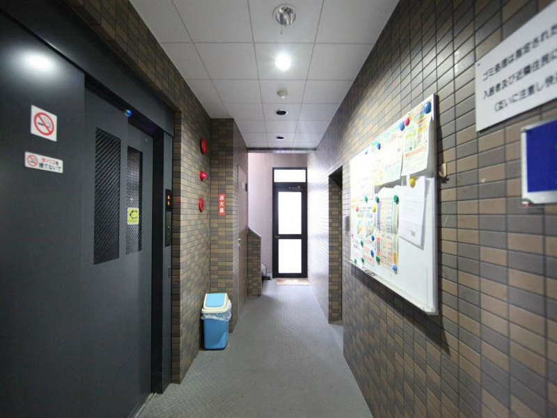 ラヴィアン名駅 エントランス　エレベータ付