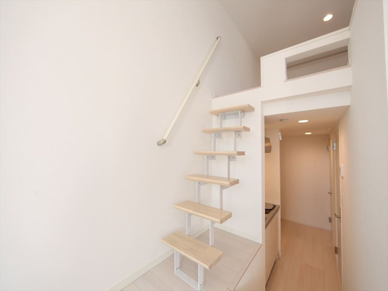 ｉーＦＬＡＧ（アイフラッグ） お部屋に階段あり
