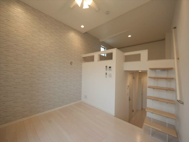ボヌール中村公園 洋室6帖　上階ロフト6.2帖（収納でも部屋でも使えます）