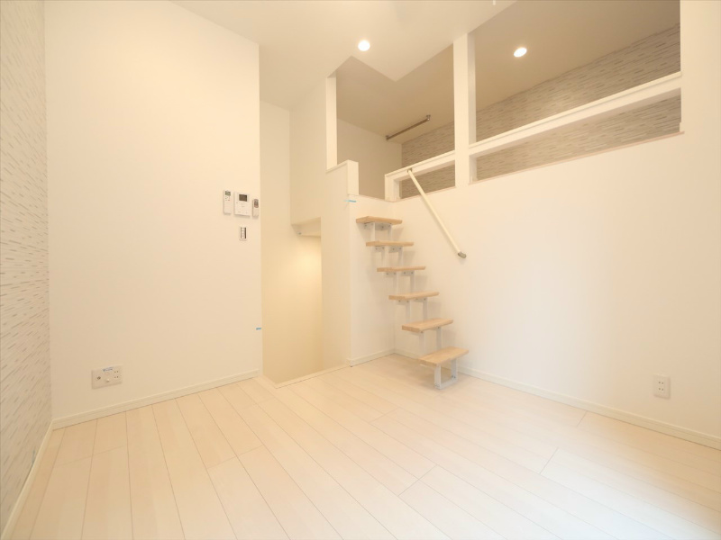 レンガースⅠ 洋室6帖　上段ロフト5.5帖（収納でもお部屋でも使えます）
