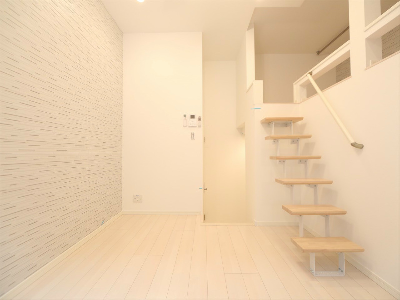 レンガースⅠ 洋室6帖　上段ロフト5.5帖（収納でもお部屋でも使えます）
