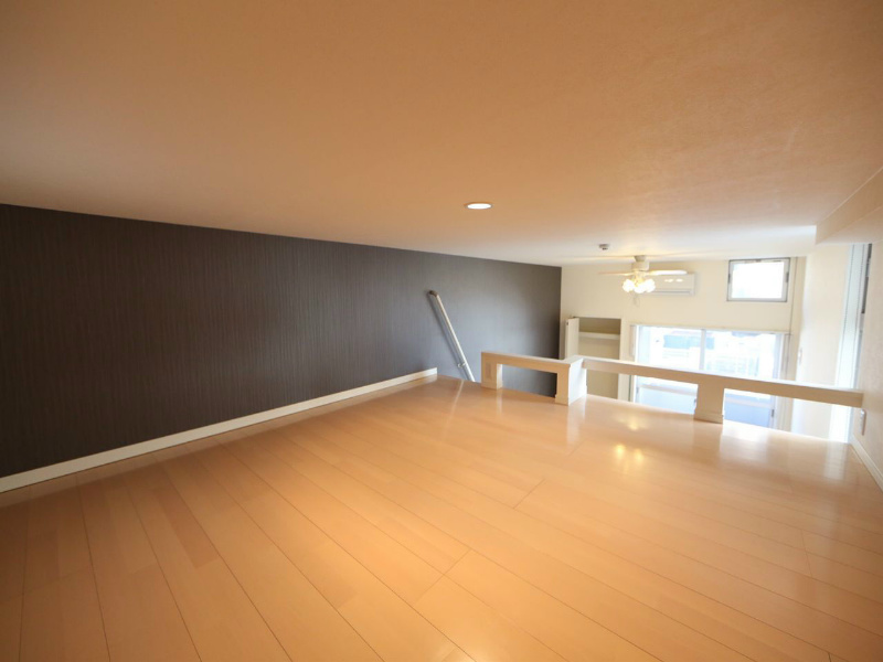 パークサイド北斗 上階洋室6.6帖（収納としてもお部屋としても使えます）