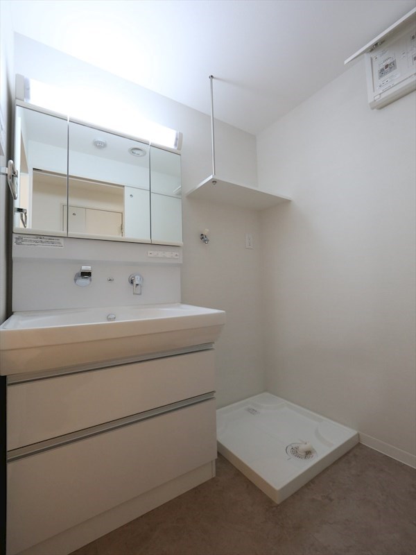 プレミアムコート新栄 独立洗面化粧台（シャンプードレッサー）