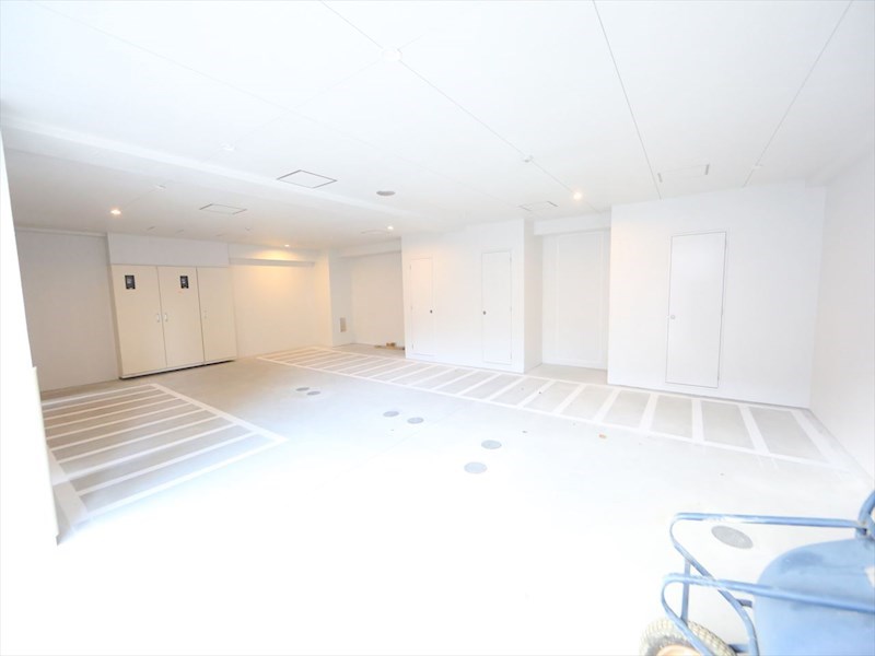 鉦銀館 屋根付き駐輪場