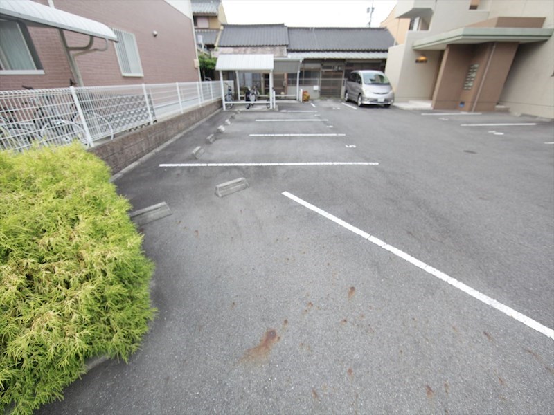 マ・メゾン 敷地内平面駐車場