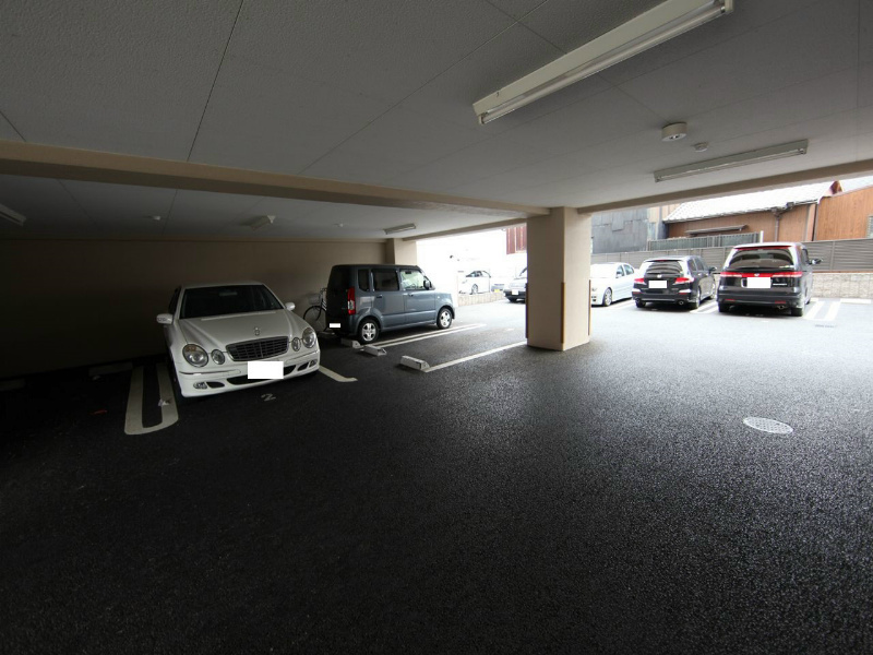 トリニティＭ3 敷地内平面駐車場