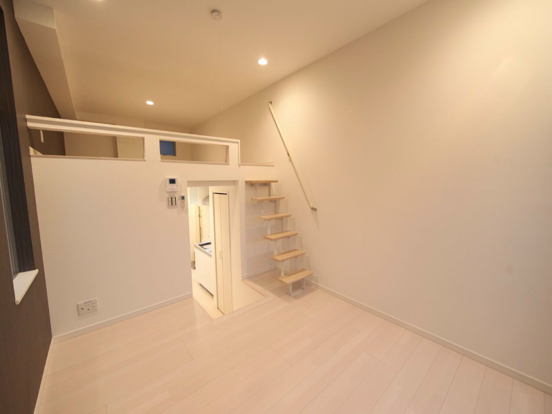 Ｎ’ｓタウン本陣 洋室6.6帖　上階ロフト6.1帖（収納でも部屋でも使えます）