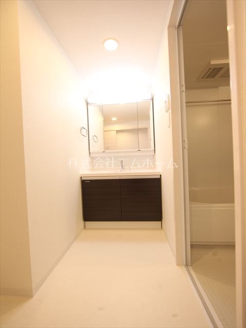 S-RESIDENCE葵Ⅱ 脱衣所　独立洗面台（シャンプードレッサー付）