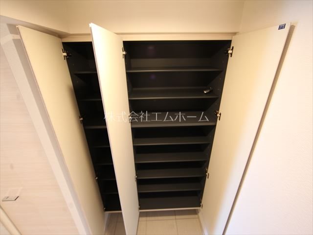 S-RESIDENCE葵Ⅱ 玄関（シューズボックス完備）