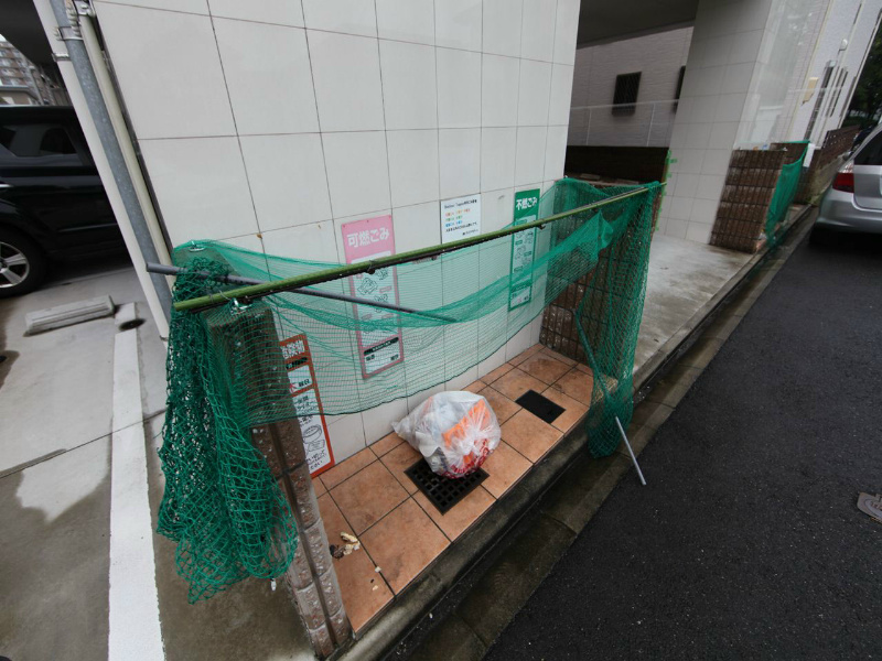 ボヌール津金 敷地内ゴミ捨て場