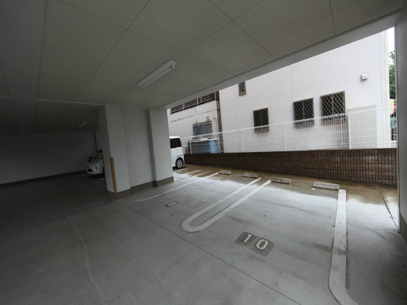ボヌール津金 敷地内平面駐車場