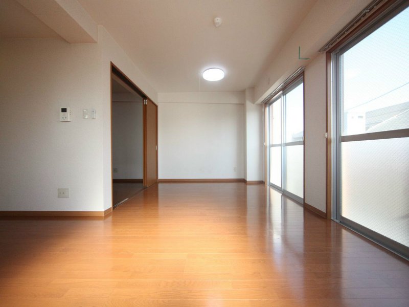 プリミエール松園 ＬＤＫ16.7帖　エアコン完備　南面バルコニー