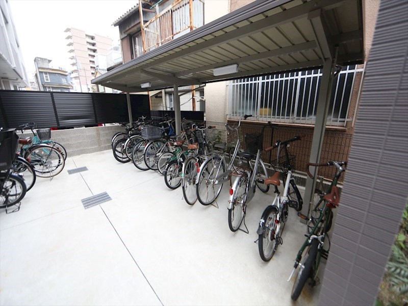 ラトゥール代官町ＷＥＳＴ 屋根付き駐輪場